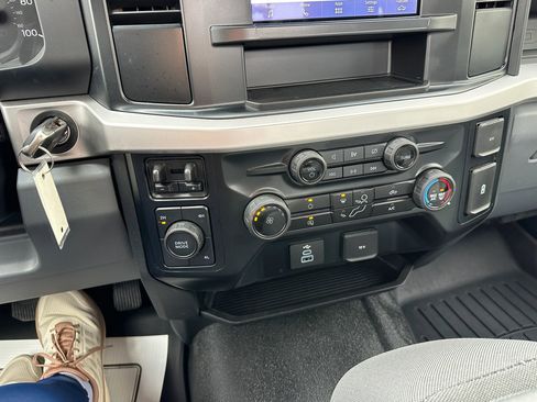 Used 2024 Ford F550 4x4 Regular Cab Super Duty image 24