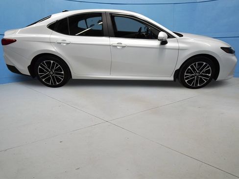 Used 2025 Toyota Camry XLE AWD/4WD image 35