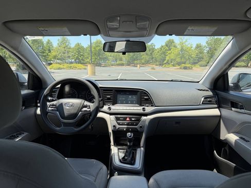 Used 2017 Hyundai Elantra SE FWD image 20