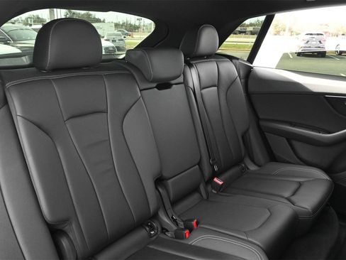 Used 2019 Audi Q8 Premium image 20