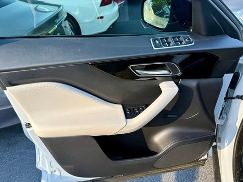 Used 2017 Jaguar F-PACE R-Sport AWD/4WD image 9