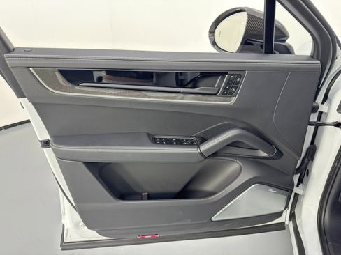 Used 2024 Porsche Cayenne Turbo image 49