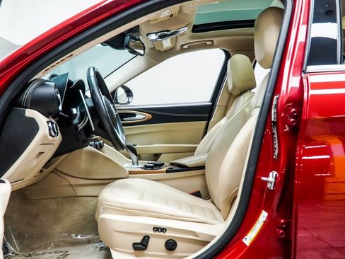 Used 2018 Alfa Romeo Giulia Ti w/ Quick Order Package 22X Lusso image 37