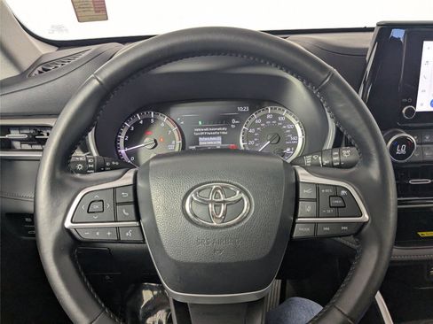 Certified 2024 Toyota Highlander XLE image 15