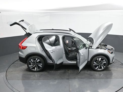 New 2025 Volvo XC40 B5 Ultra w/ Climate Package image 51
