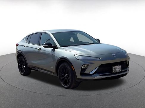 Used 2025 Buick Envista Sport Touring image 3