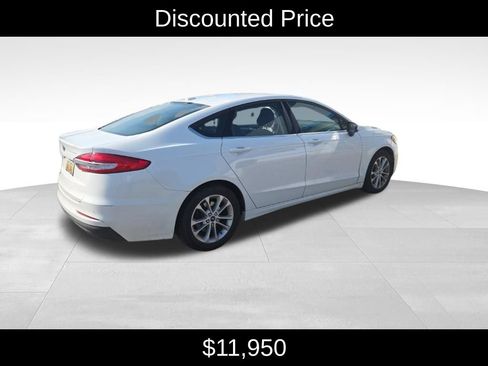 Used 2020 Ford Fusion SE FWD image 3