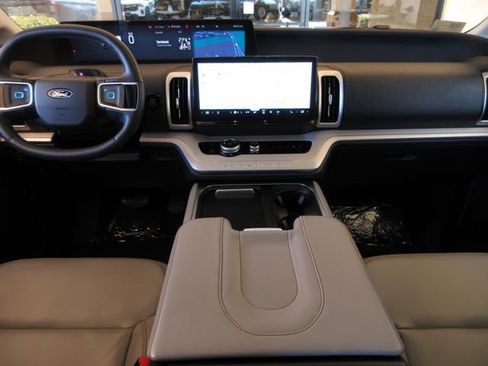 Certified 2025 Ford Expedition Active image 17