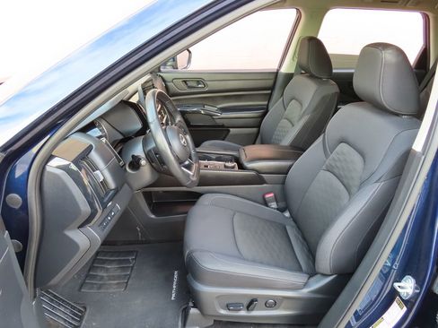 Used 2024 Nissan Pathfinder SV AWD/4WD image 28