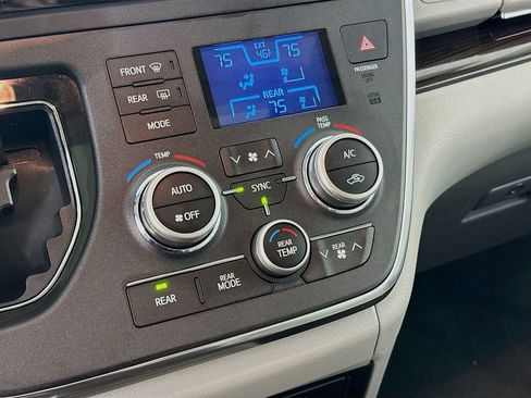 Certified 2017 Toyota Sienna XLE image 15