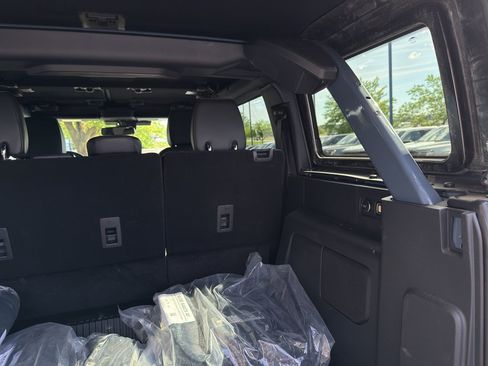 New 2025 Ford Bronco Outer Banks w/ Black Appearance Package AWD/4WD image 7