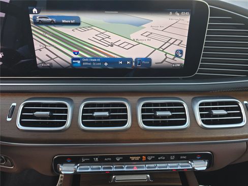 Used 2024 Mercedes-Benz GLS 580 4MATIC image 18