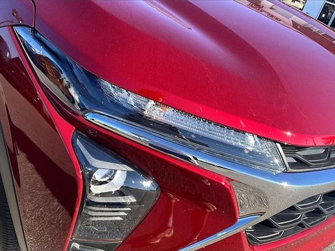 Used 2025 Chevrolet Trax LS w/ LS Convenience Package image 28