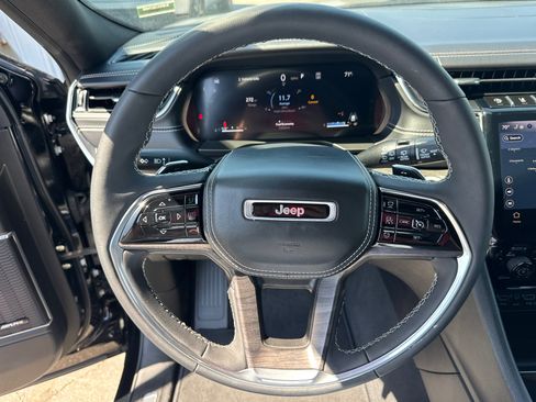 Used 2023 Jeep Grand Cherokee L Overland AWD/4WD image 16