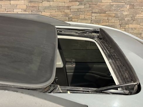 Used 2023 GMC Acadia SLE w/ Driver Convenience Package image 2