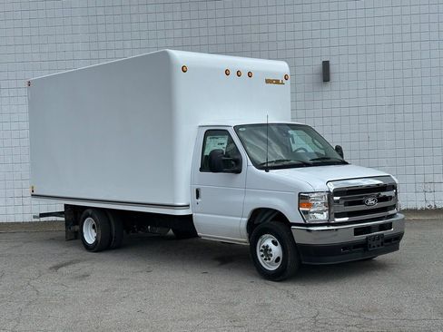 New 2027 Ford E-350 and Econoline 350 Super Duty w/ Power Equipment Group image 24