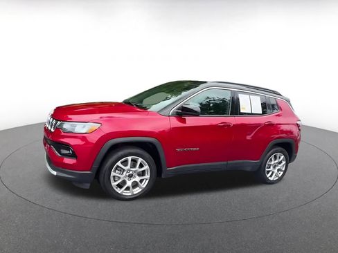 Used 2025 Jeep Compass Limited AWD/4WD image 7