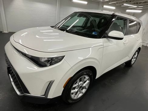 Used 2025 Kia Soul LX w/ LX Technology Package FWD image 1