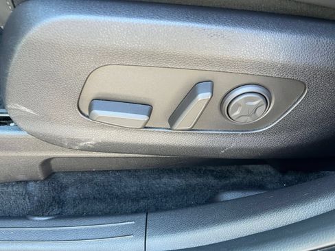 Used 2026 Kia Carnival FWD image 19