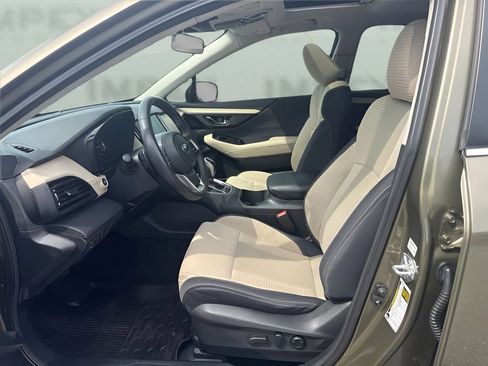 Used 2025 Subaru Outback Premium AWD/4WD image 5