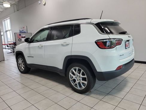 Used 2022 Jeep Compass Latitude AWD/4WD image 9