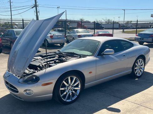 Used 2006 Jaguar XK8 Coupe image 32