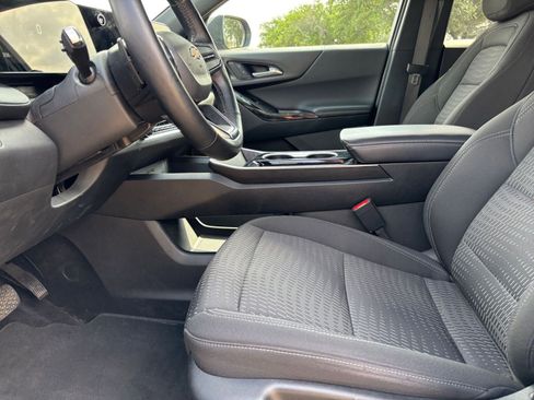 Used 2025 Chevrolet Equinox LT FWD image 28