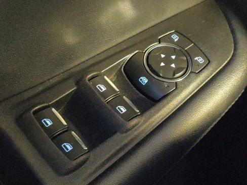 Used 2020 Ford Edge SE FWD image 27