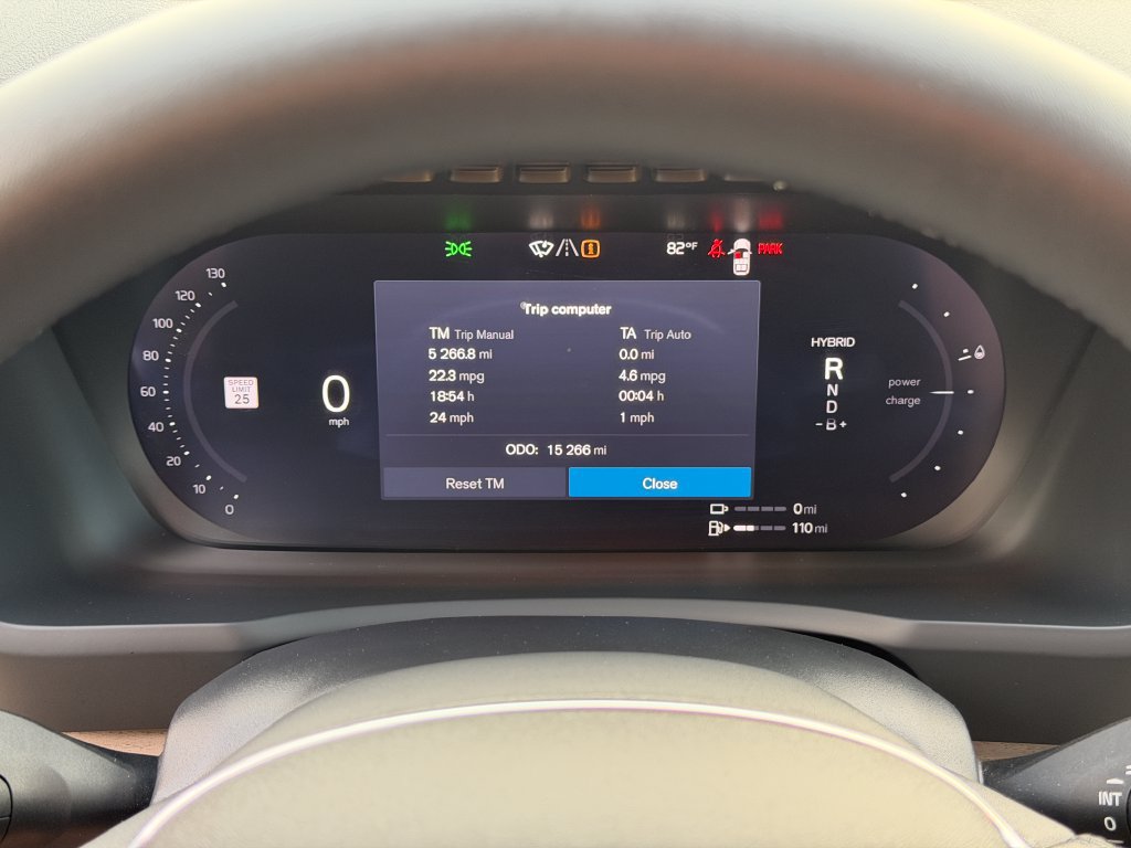 Certified 2025 Volvo XC90 T8 Plus w/ Protection Package Premier AWD/4WD image 17