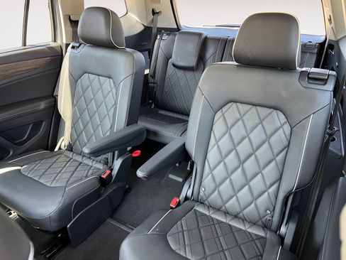 Certified 2025 Volkswagen Atlas SEL Premium R-Line image 17
