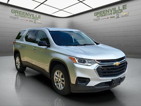 Used 2021 Chevrolet Traverse LS FWD image 10