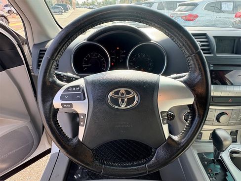 Used 2012 Toyota Highlander FWD image 17