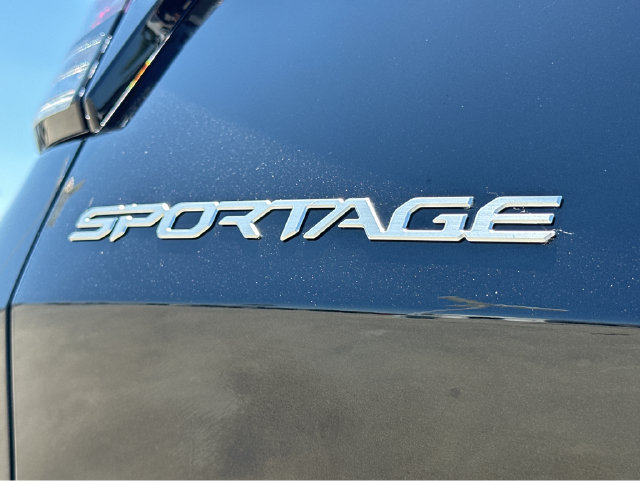 Used 2025 Kia Sportage LX FWD image 21