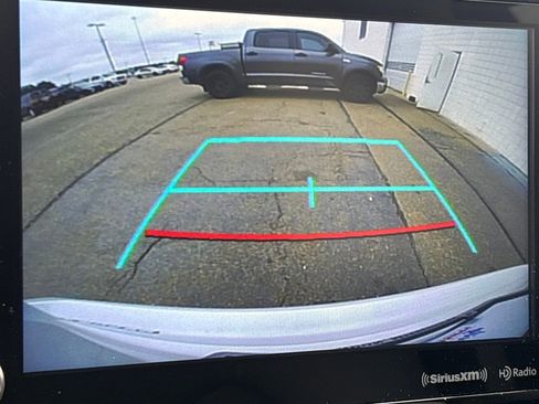 Used 2022 Toyota Highlander XLE image 10