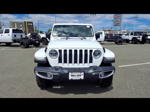 Used 2022 Jeep Gladiator Overland w/ Popular Equipment Package AWD/4WD image 3