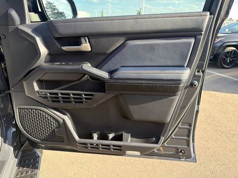 Used 2025 Toyota 4Runner Platinum AWD/4WD image 10