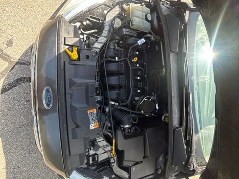 Used 2016 Ford Focus SE w/ SE Power Seat Package FWD image 9