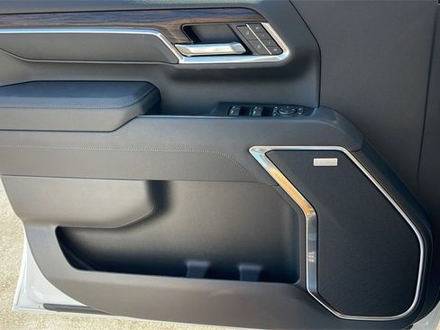 New 2025 GMC Sierra 2500 SLT w/ SLT Premium Package image 28