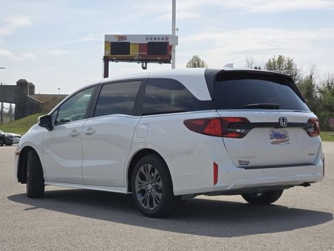 New 2026 Honda Odyssey Touring image 21