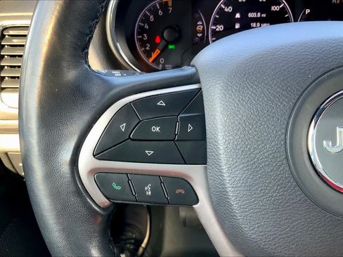 Used 2021 Jeep Grand Cherokee Laredo RWD image 23