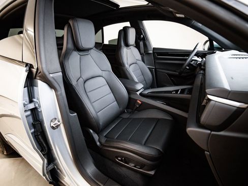 New 2026 Porsche Macan Electric RWD image 29