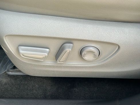 Used 2025 Toyota Highlander XLE image 27