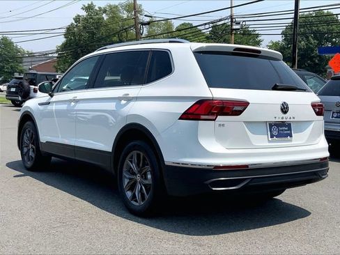 Used 2023 Volkswagen Tiguan SE FWD image 3