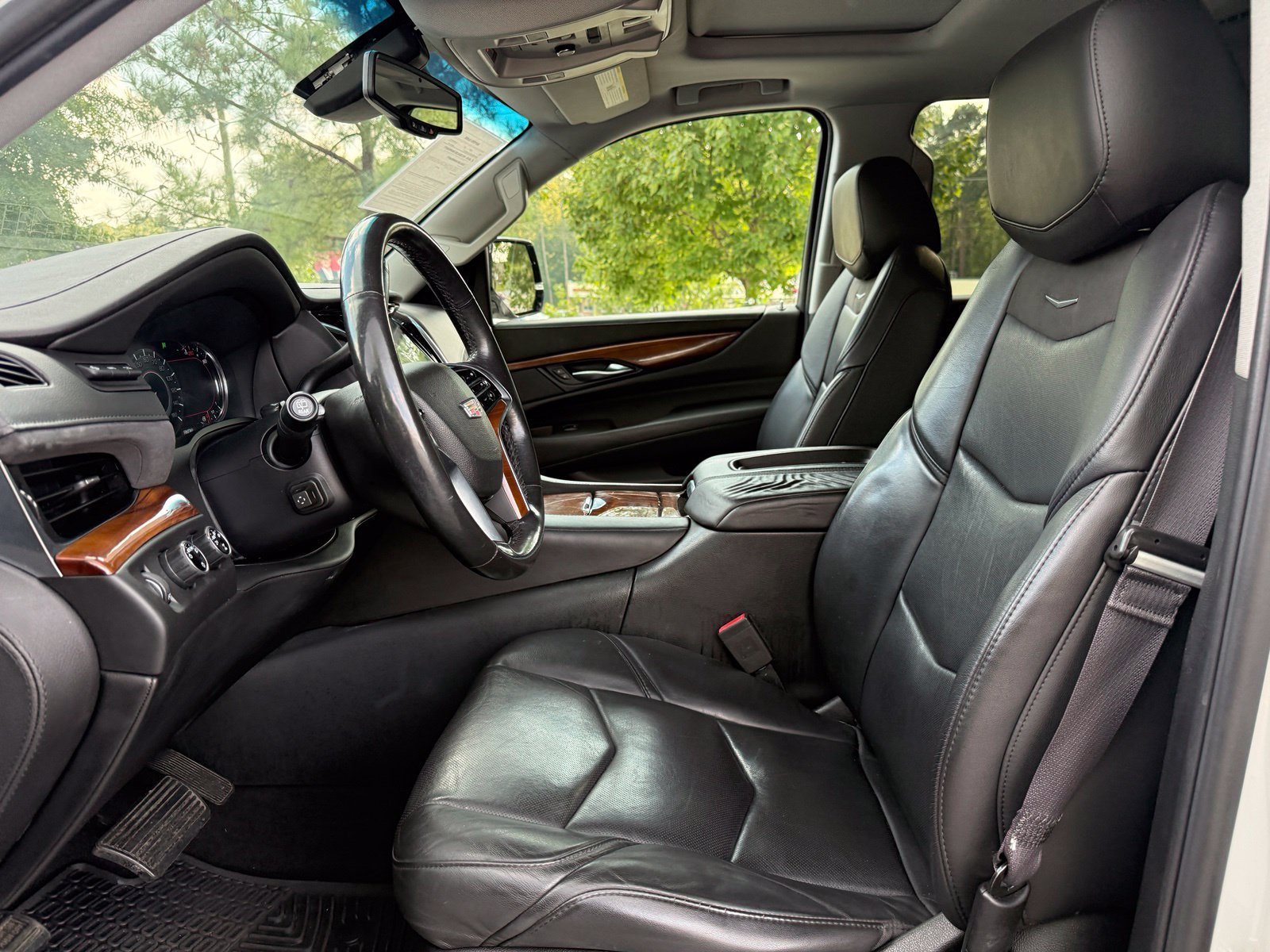Used 2016 Cadillac Escalade Luxury AWD/4WD image 35