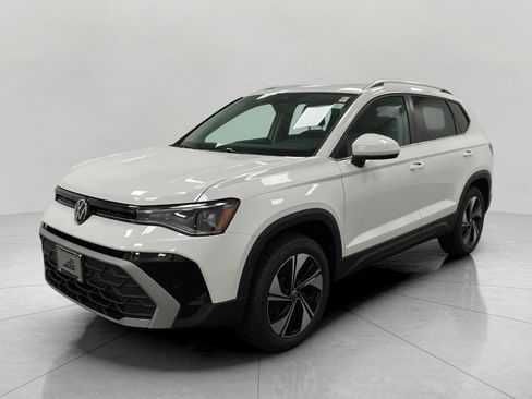 New 2026 Volkswagen Taos SE FWD image 16