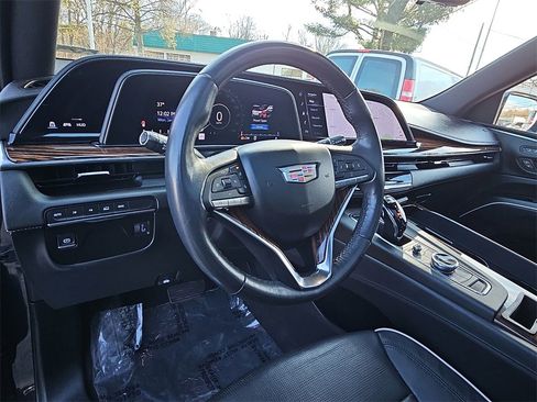 Used 2022 Cadillac Escalade Premium Luxury image 32