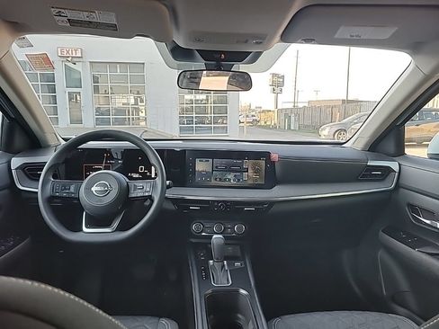 Used 2025 Nissan Kicks SV AWD/4WD image 11