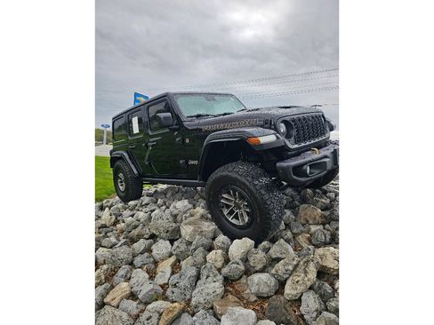 Used 2024 Jeep Wrangler Unlimited Rubicon 392 AWD/4WD image 2
