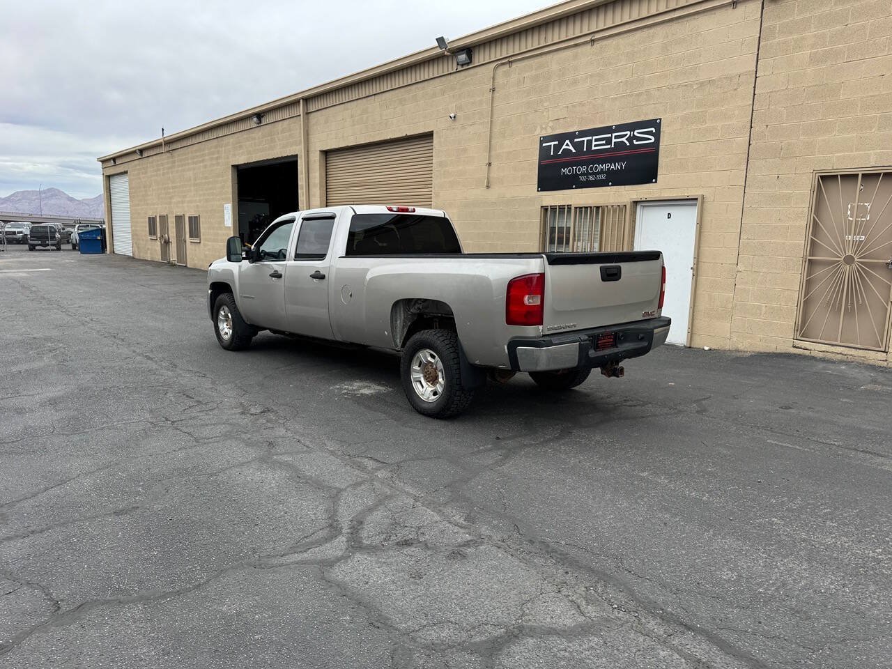 Used 2009 Chevrolet Silverado 3500 LT w/ Exterior Plus Package AWD/4WD image 5