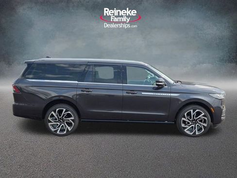 New 2026 Lincoln Navigator L Reserve AWD/4WD image 4